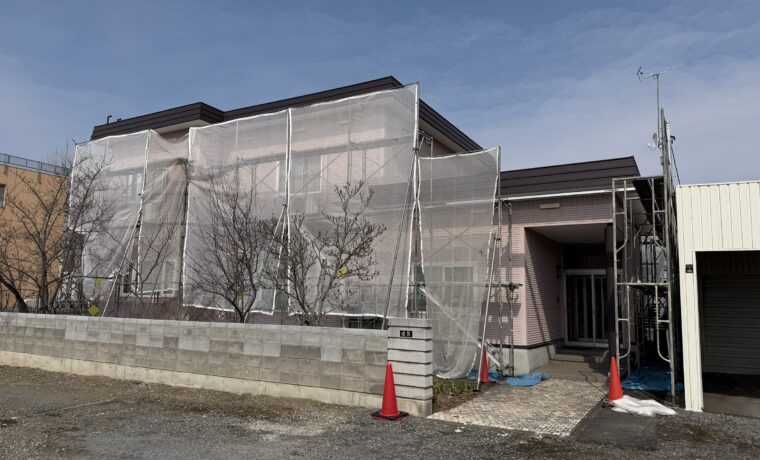 外壁塗装工事の様子